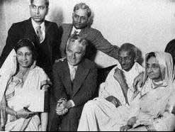 Родители Шри Матаджи в обществе Ганди